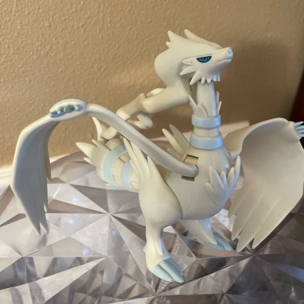 Pokemon White Dragon Figurine - Picture 3 of 15